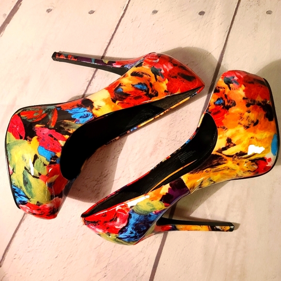 STEVE MADDEN "NALA" PLATFORM HEELS - Picture 5 of 9